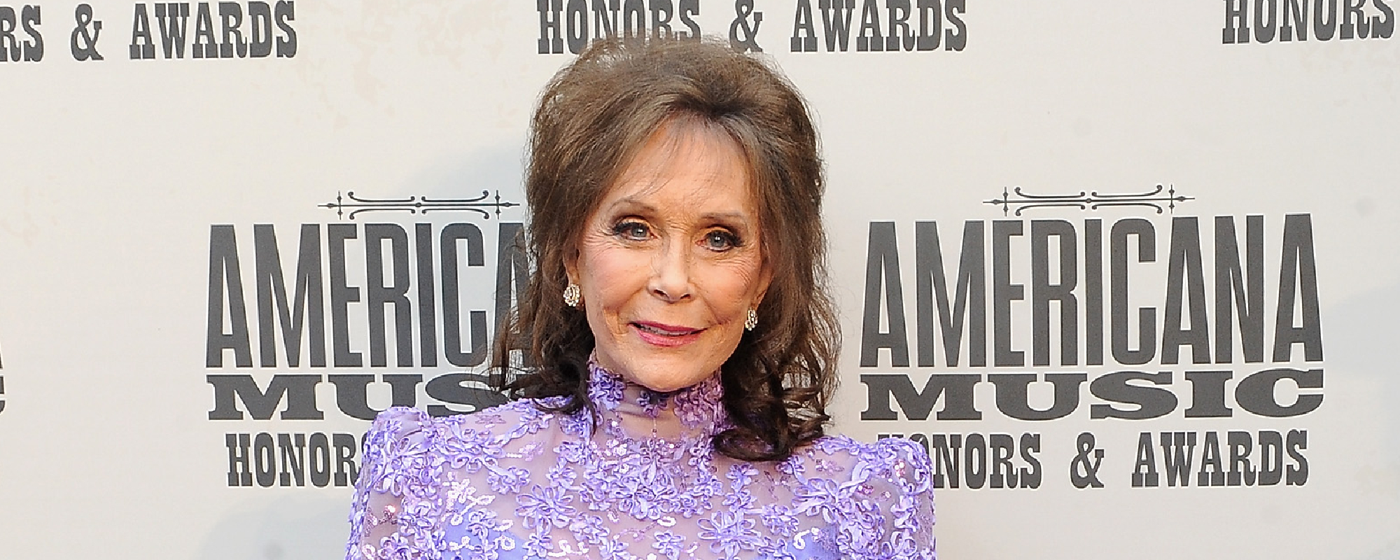 Remembering Loretta Lynn’s Love for Willie Nelson & Trying Marijuana for the First Time at 84 Years Old