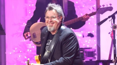 Vince Gill Dedicates Tear-Jerking Performance to Toby Keith, Blake Shelton's Late Brother
