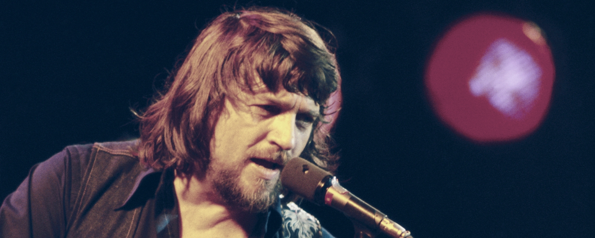 5 Times Waylon Jennings Proved That He Couldn't Care Less - American Songwriter