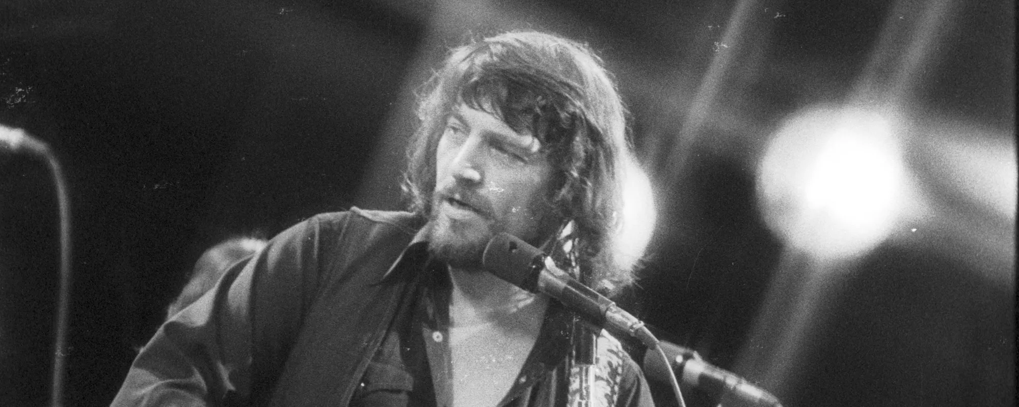 Waylon Jennings Always Disliked Having His Name Mentioned in This 1977 Hit