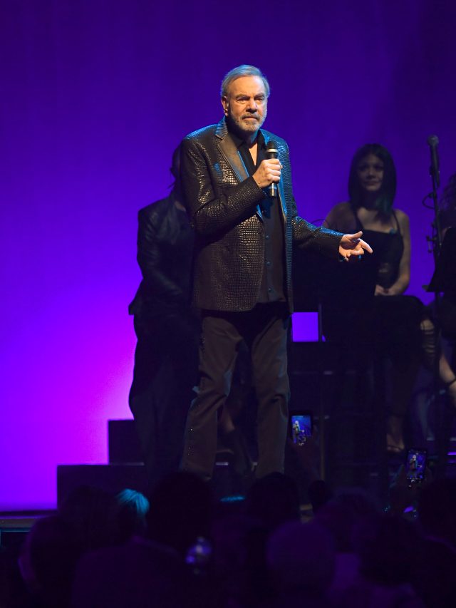 Behind the Meaning, and ‘Women,’ of Neil Diamond’s “Sweet Caroline”