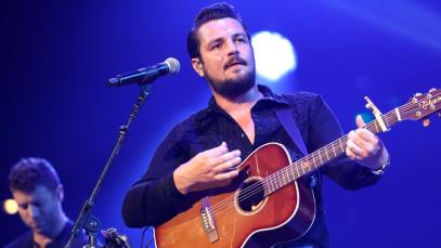 Chayce Beckham dropped a great new country album today