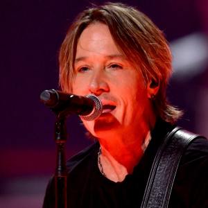 Keith Urban will release a duet with Lainey Wilson next week.