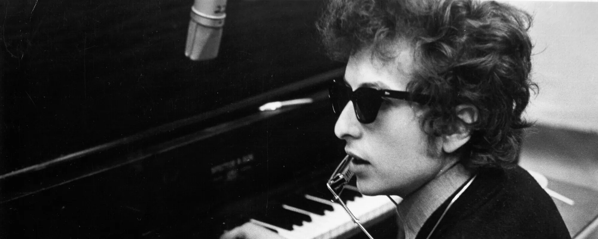 The Story Behind “Don’t Think Twice, It’s All Right” by Bob Dylan and Why It’s Not a Love Song
