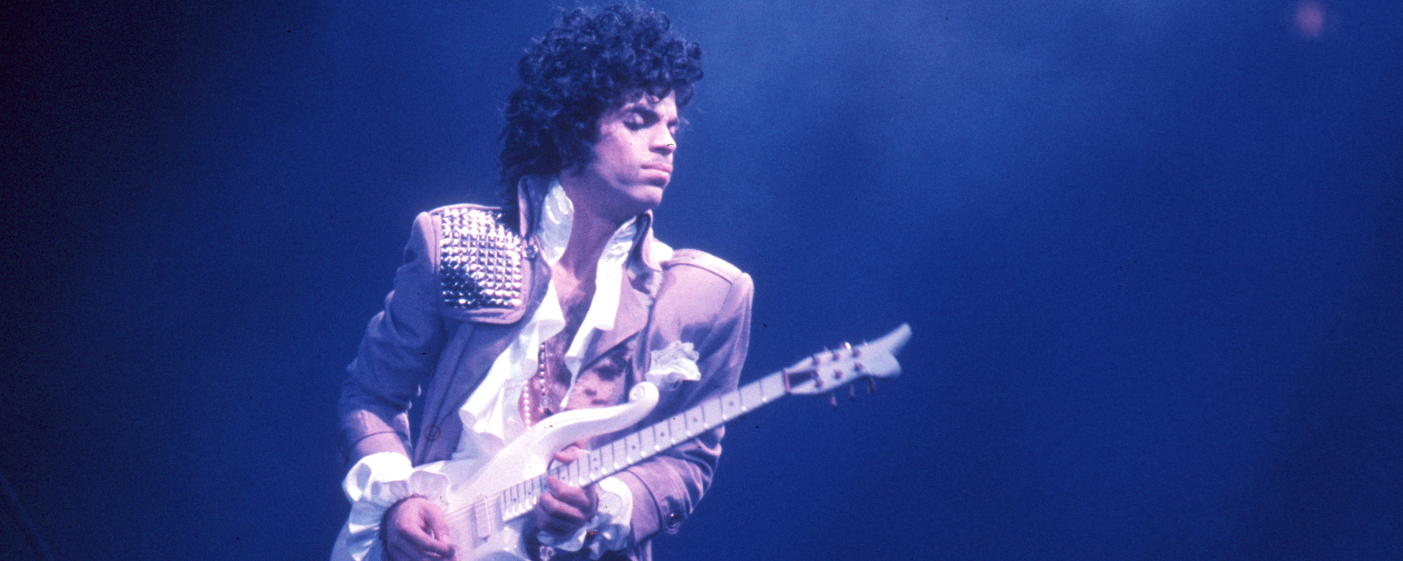 قصة سامي هاجر التي تسلط الضوء بشكل أكبر على تراث الأمير الغامض والغريب قصة سامي هاجر التي تسلط الضوء بشكل أكبر على تراث الأمير الغامض والغريب