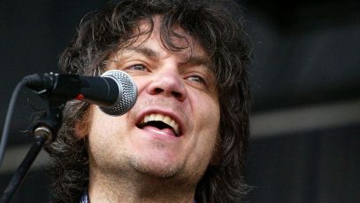Jeff Tweedy singing