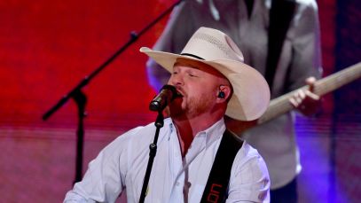 Cody Johnson Keeps It Simple With ACM Performance of 'Dirt Cheap'