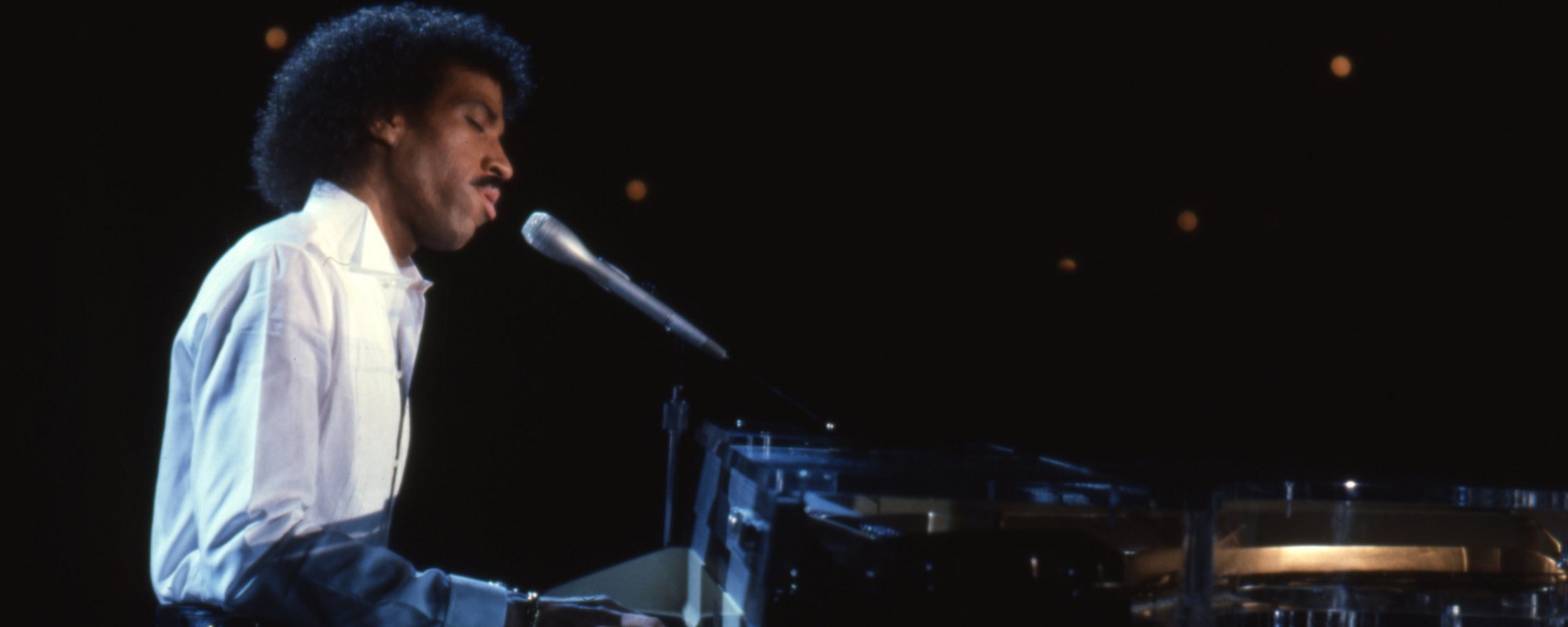 Remember When: Lionel Richie’s “Hello” Topped the ‘Billboard’ Singles Chart 40 Years Ago