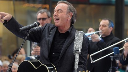 On This Day in 2008: 67-Year-Old Neil Diamond Scored His First No. 1 Album on the ‘Billboard’ 200 with ‘Home Before Dark’