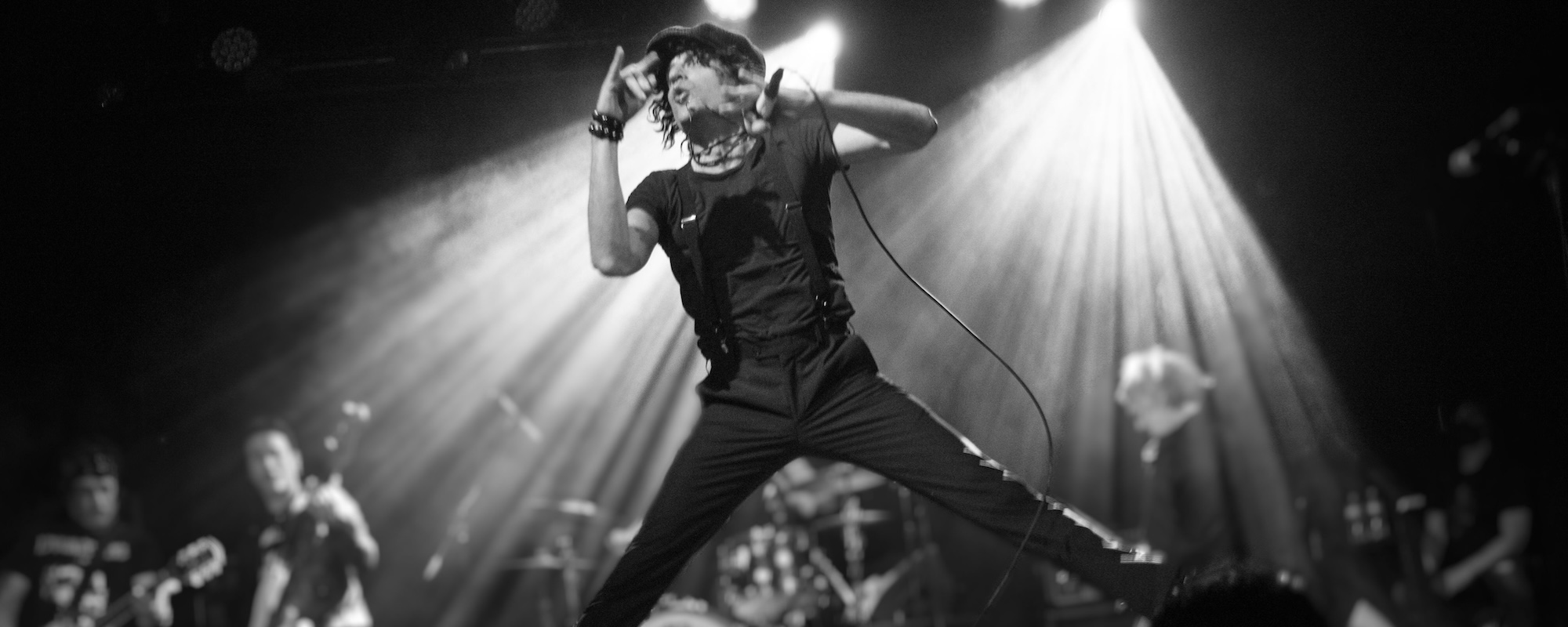Jesse Malin Reveals Concert Film, Album Featuring Tommy Stinson, Eugene Hütz, and More, Shares “I & I Survive,” Featuring Bad Brains’ H.R