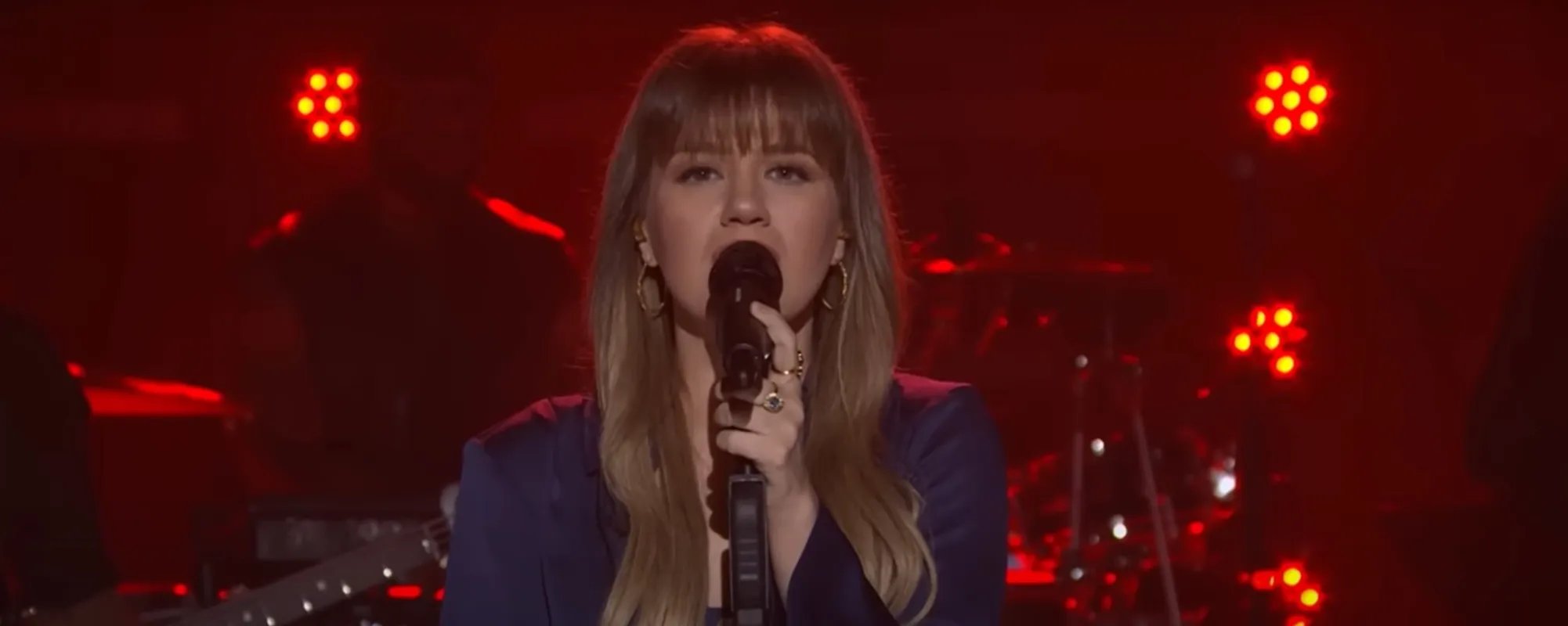 Watch Kelly Clarkson Deliver the Sad Truth With Rocking Cover of Metallica