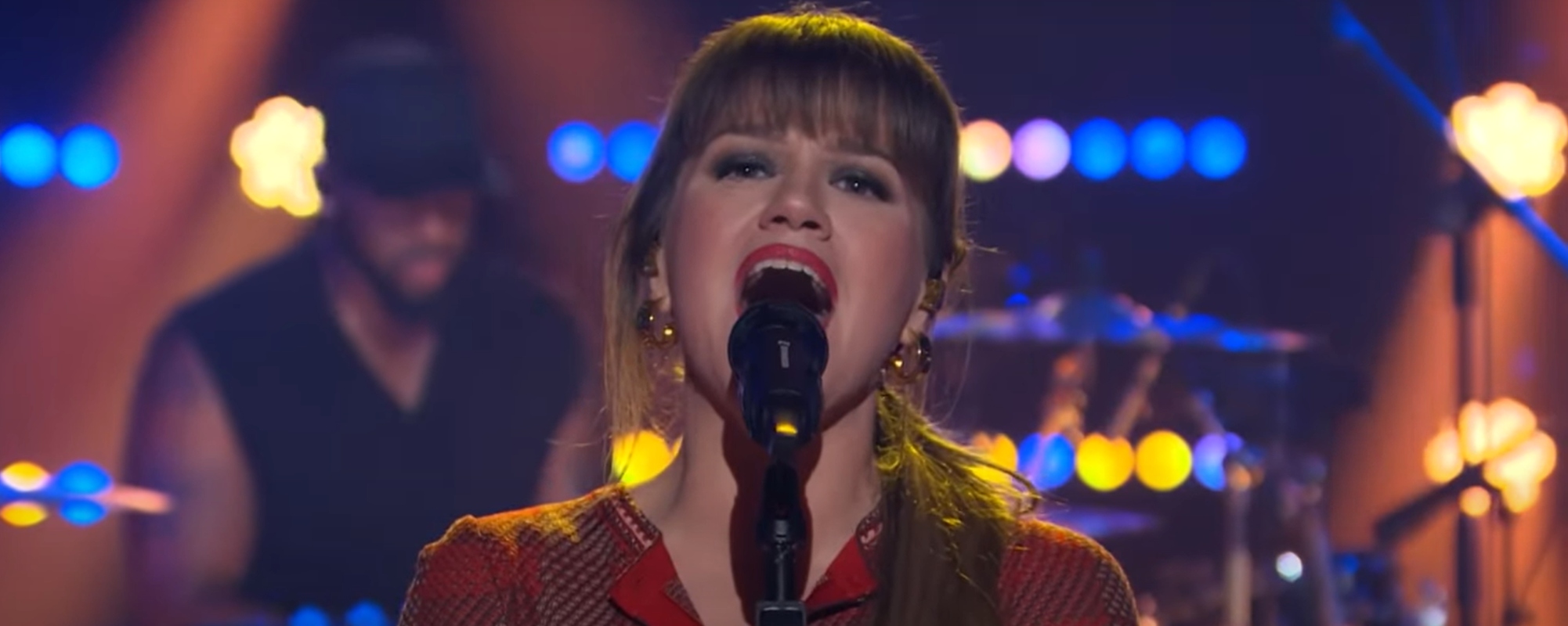 After 14 Years, Kelly Clarkson Sings This Fan-Favorite Song—and Fans Can’t Hide Their Happy Tears