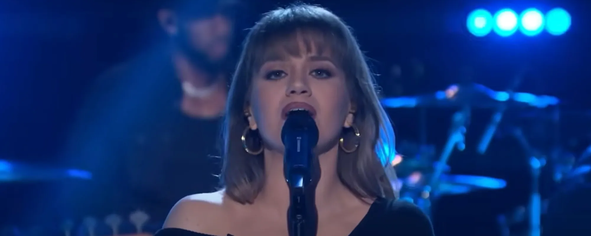 Kelly Clarkson Just Smashed Yet Another Cover, Leaving Fans Begging for a Post Malone Duet