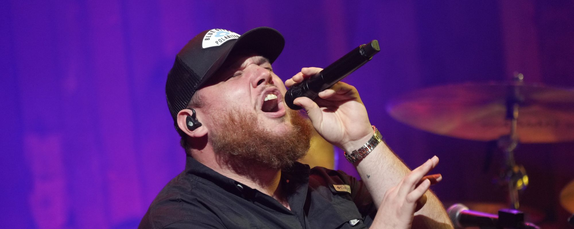 Luke Combs Takes a Tumble and Falls on Stage at Levi’s Stadium, Plays it Off Like a Champ