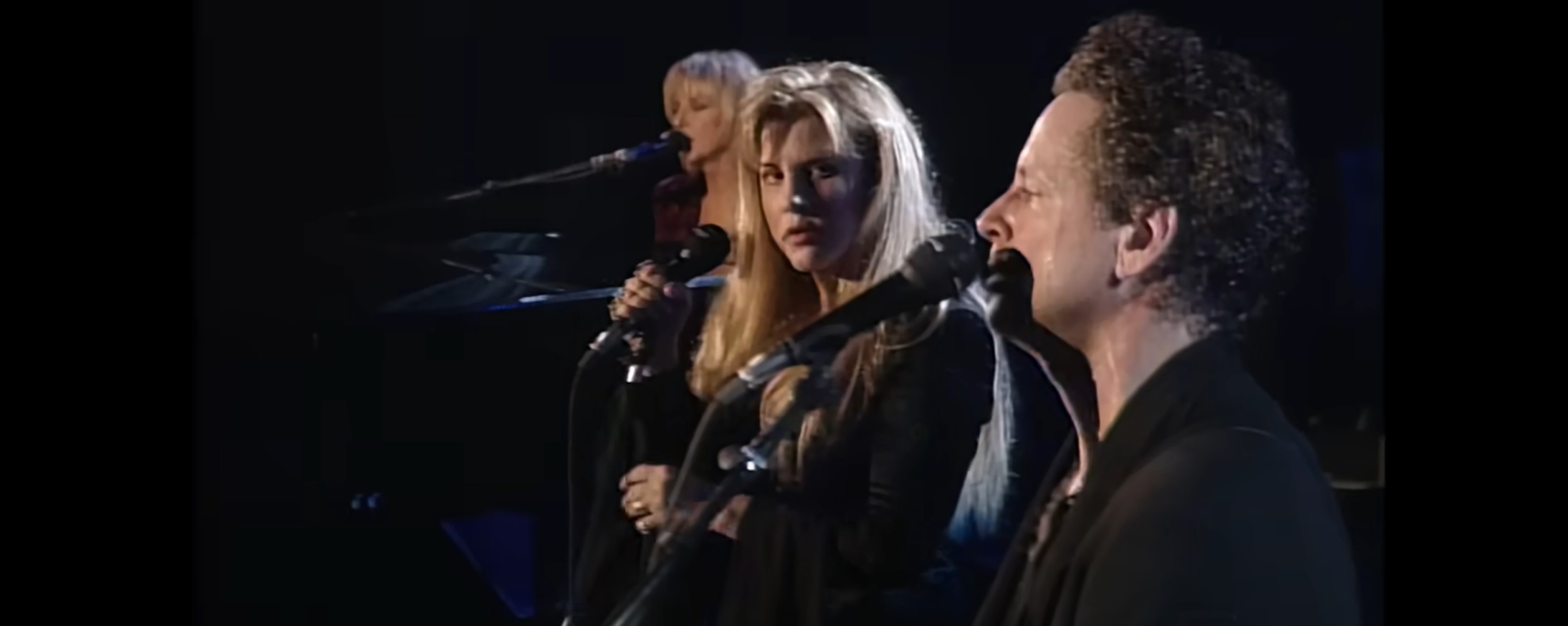 Remember When Stevie Nicks Burned a Hole Through Lindsey Buckingham With Her Gaze During This 1997 “Silver Springs” Performance