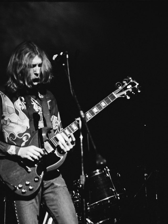 70s 4 Most Iconic Guitar Riffs American Songwriter