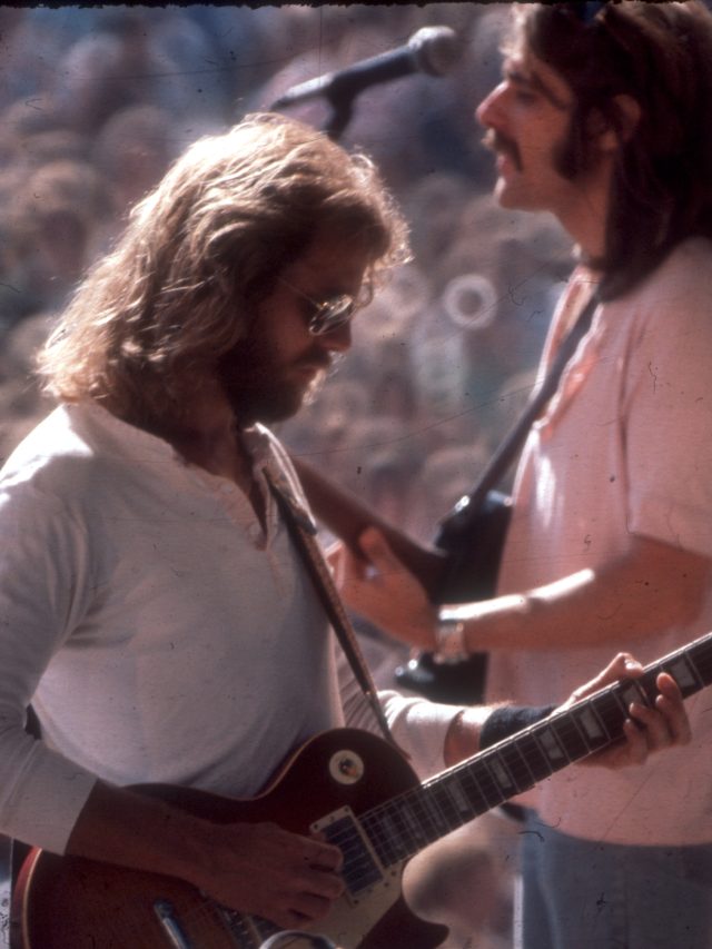 5 Times When The Eagles Delivered Iconic Backing Vocals