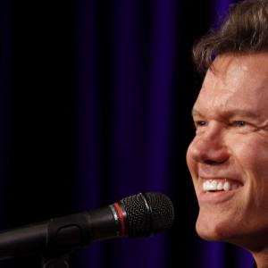 3 Country Songs That Defined Every Mom’s Kitchen Radio in the ’80s