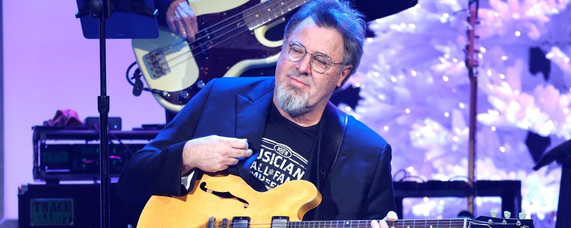 Vince Gill Gives Perfect Answer to Who Is the Greatest Guitar Player Ever