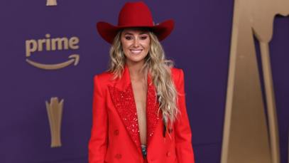 Lainey Wilson received high praise from Randy Travis for her birthday