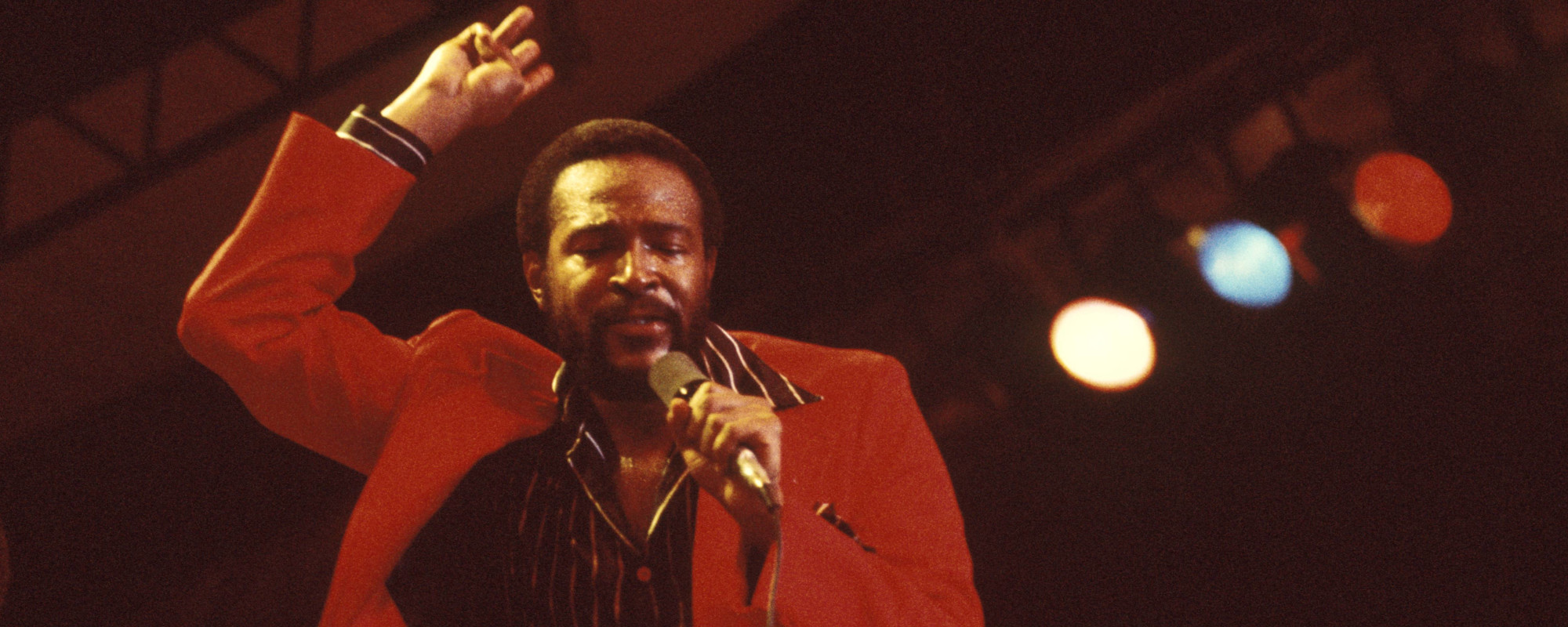 3 productos básicos de discoteca de 1977 que nunca dejarán de hacer que nuestros pies se muevan 3 productos básicos de discoteca de 1977 que nunca dejarán de hacer que nuestros pies se muevan