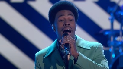 nathan-chester-brings-unique-rendition-of-jackie-wilsonshigher-and-higher-to-the-voices-live-round