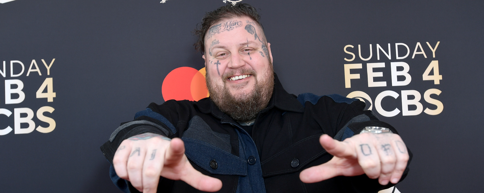 Jelly Roll Takes Moment To Sing Cello Green's "F**K You" to Wife Bunnie Xo and Whole Restaurant
