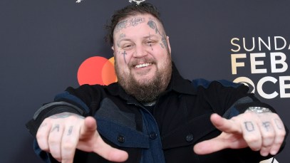 Jelly Roll Takes Moment To Sing Cello Green's "F**K You" to Wife Bunnie Xo and Whole Restaurant