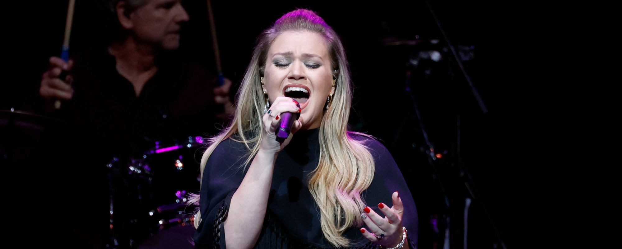 Watch Kelly Clarkson Cover “I Want To Know What Love Is” by Foreigner