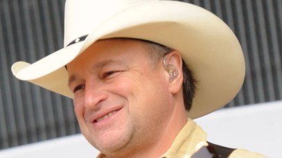 Mark Chesnutt Cancels Upcoming Shows After Undergoing Emergency Heart Surgery