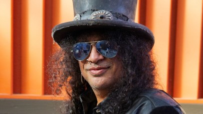 Slash Discusses His Love of British Blues, Shares His Biggest Guitar Influences, Including Jeff Beck & Jimmy Page