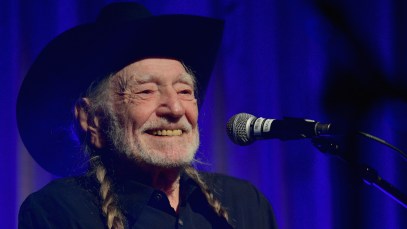 Fans Caution Willie Nelson’s Return to the Stage Despite Being Cleared by Doctors