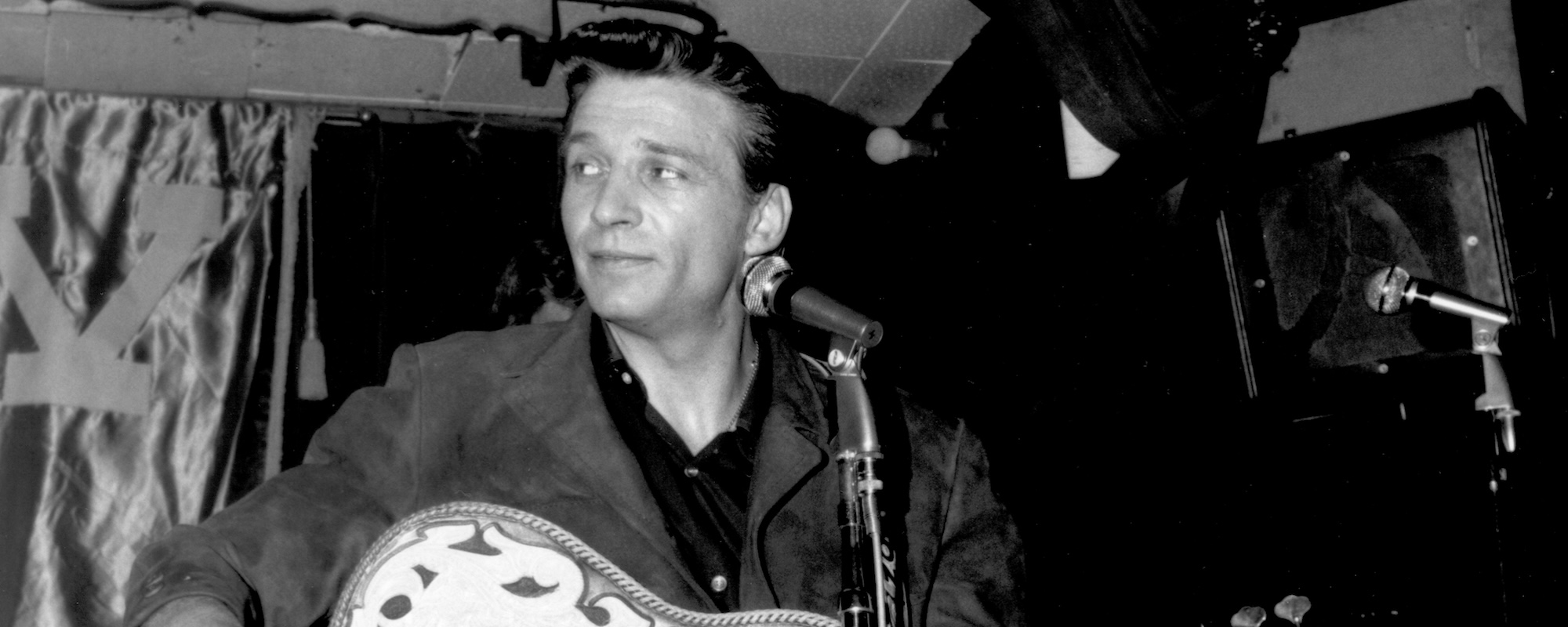 3 أغاني ريفية من عام 1969 لا تزال تذرف الدموع في عينيك