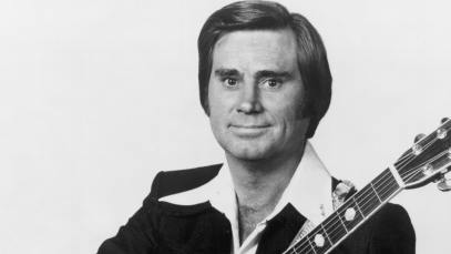 George Jones poses for a portrait holding an acoustic guitar in circa 1976.