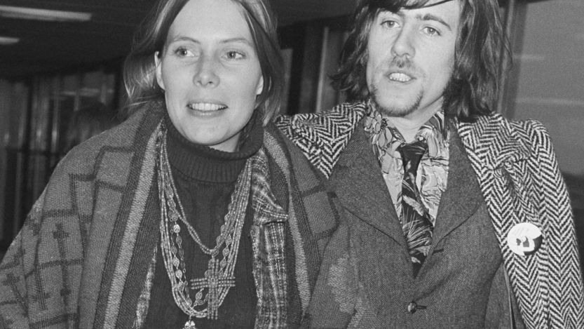 Joni Mitchell and Graham Nash walk through airport together