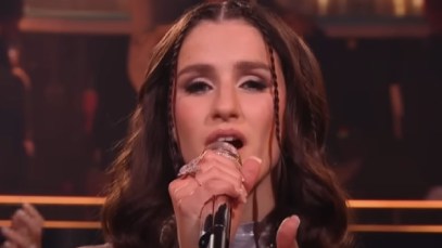 'American Idol' Winner Abi Carter Surprises Students at Academy of Musical Performance