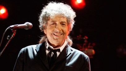Bob Dylan Entertains Fans at Outlaw Music Festival With Performance on "The Ballad of a Thin Man"