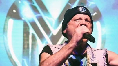 Bruce Dickinson and Paul Di'Anno of Iron Maiden Meet for the First Time