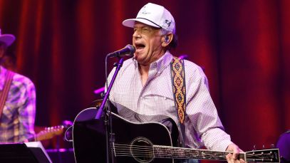 George Strait Dedicates Emotional Performance To Law Enforcement In Wake of Trump Shooting