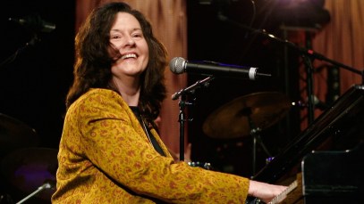 Listen to Linda Gail Lewis’ New Tribute to Late Brother Jerry Lee Lewis, Featuring the Stray Cats’ Slim Jim Phantom