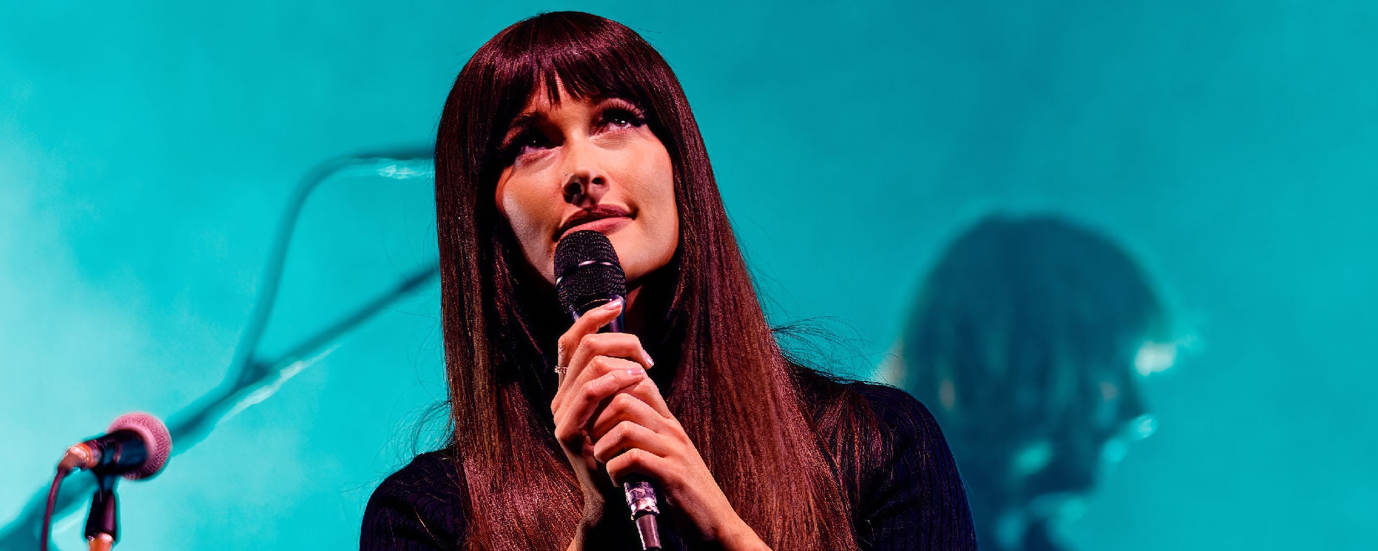 Kacey Musgraves Channels Dallas Cowboys With "Thunderstruck" Routine