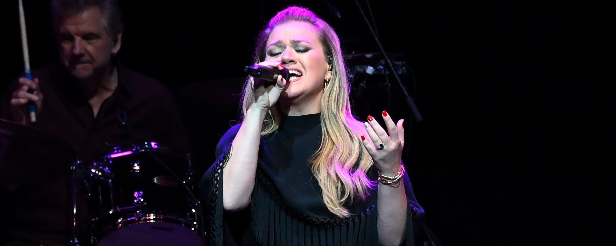 Kelly Clarkson Steals the Show With Rock & Roll Hall of Fame Tribute Duet Alongside Lou Gramm