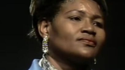 Big Mama Thornton performing