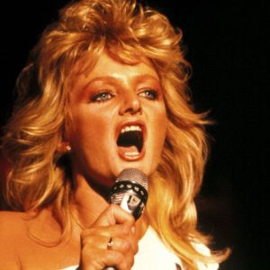 Bonnie Tyler performing
