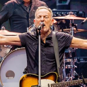 Bruce Springsteen Achieves a First-Ever Career Milestone With an Assist  From One of Country's Biggest Stars - American Songwriter