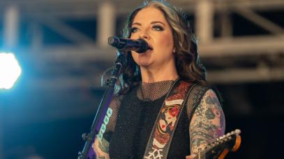 Ashley McBryde covered a Mark Chesnutt classic with Zach Top