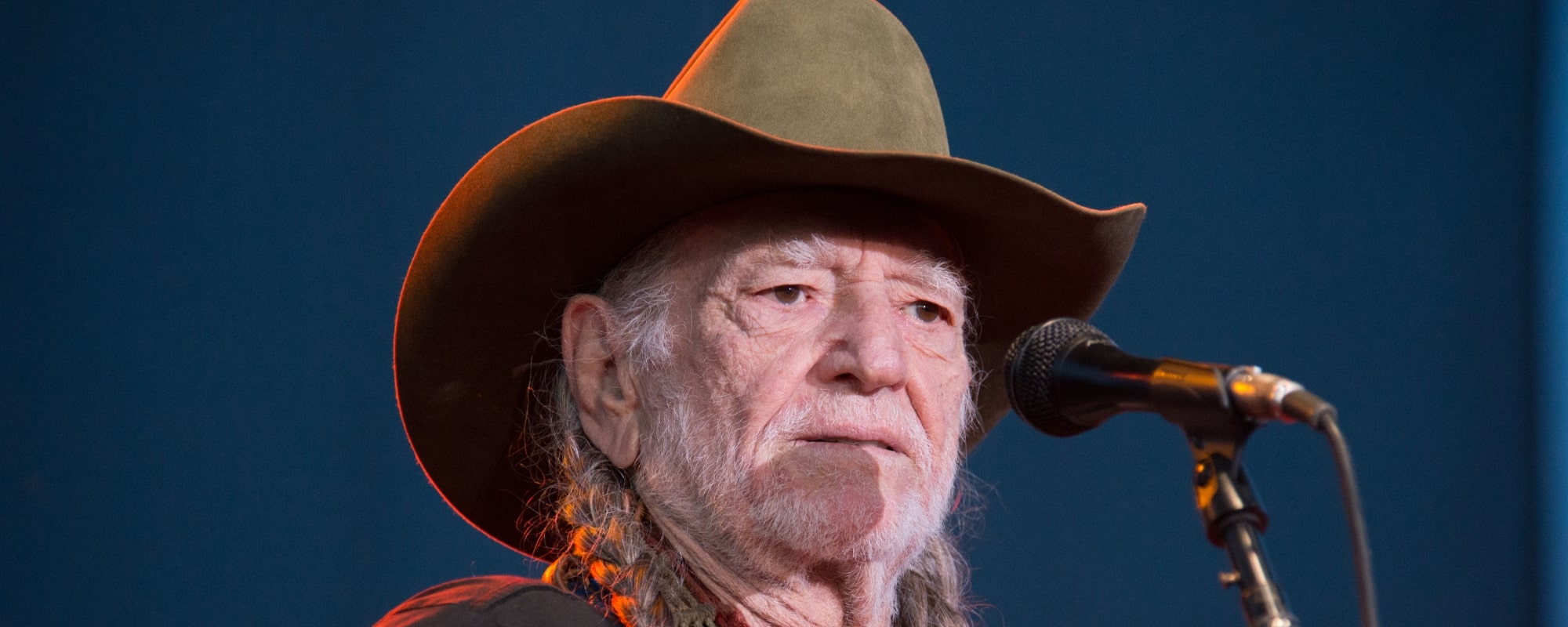 Willie Nelson Has Played One Guitar Since 1969: The Story of “Trigger ...