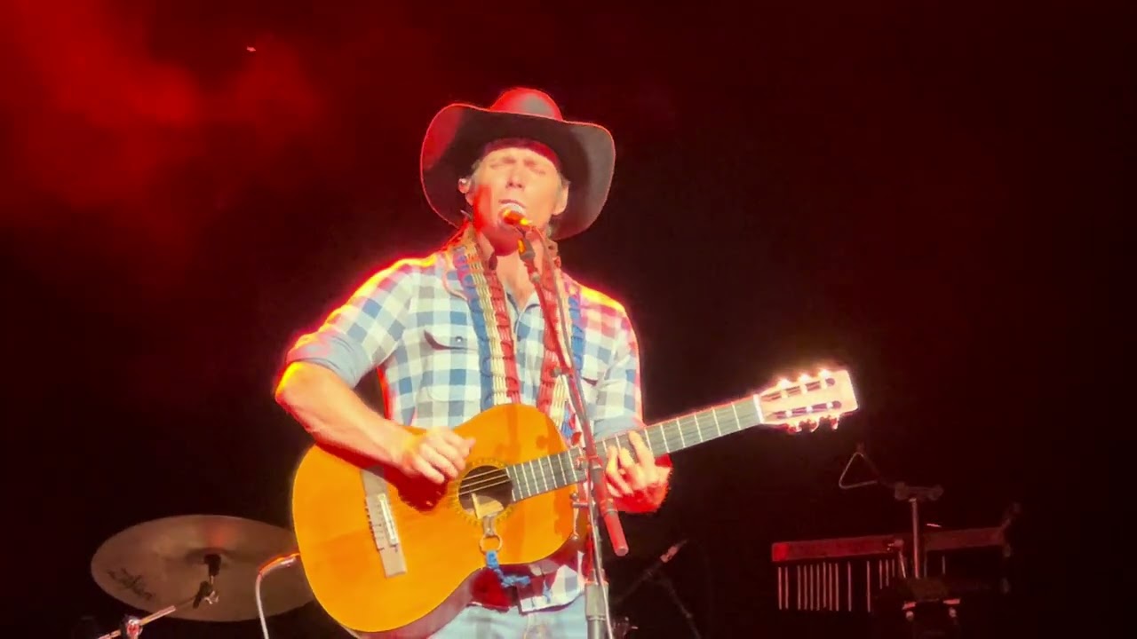 Lukas Nelson Is Having a Moment After Stepping up for Ailing Father Willie  During Outlaw Festival - American Songwriter
