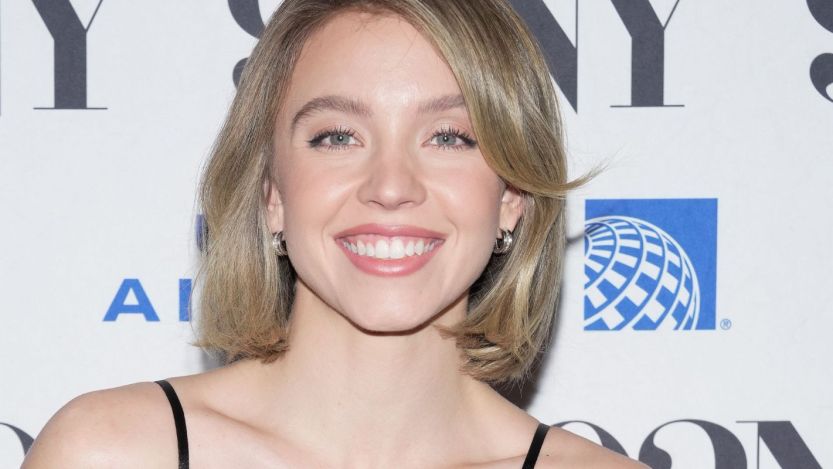 Actor who sings Sydney Sweeney smiling