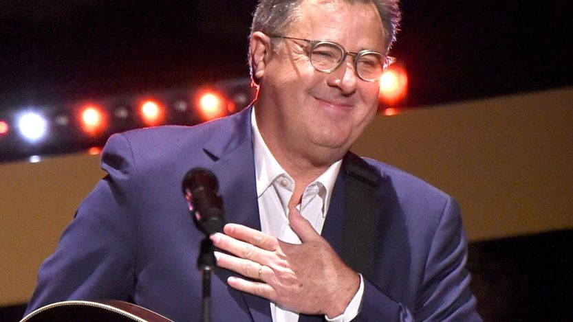 Exclusive: Vince Gill “Fired Up” Over New Music, Tackles Everything From Personal Loss to His Favorite Cheeseburgers